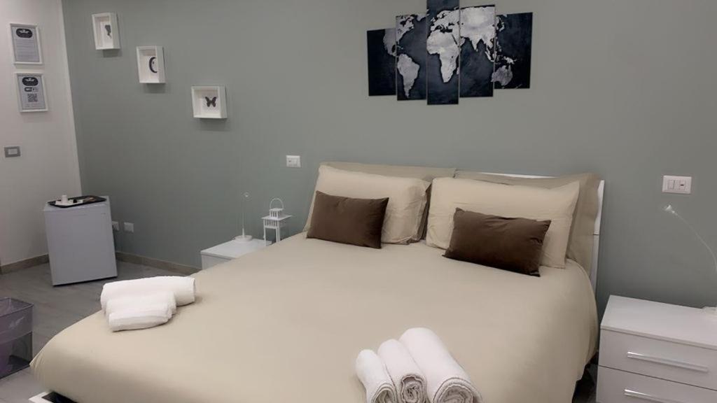 One Hundred Rooms — Fotos 1